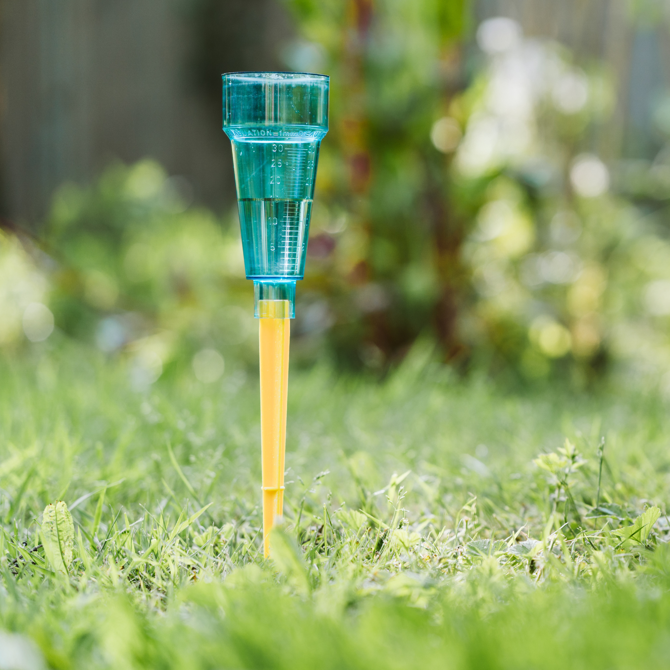ClimeMET CM1088 Rain Gauge and Rainfall Chart Main image